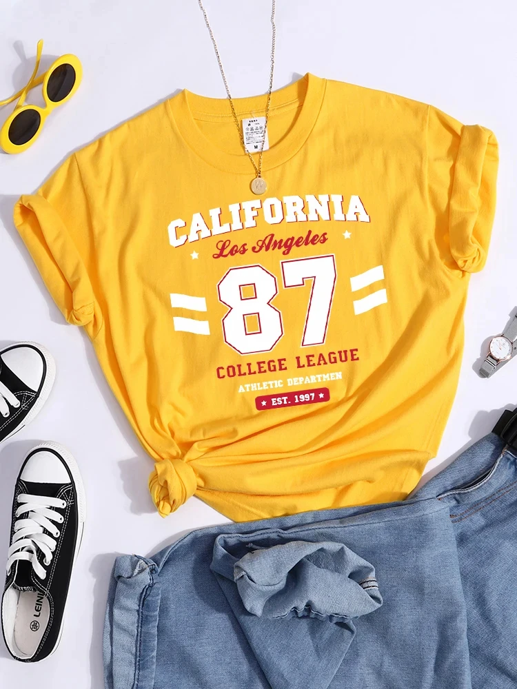 Женская футболка в повседневном стиле короткая хлопково-льняная однотонная с