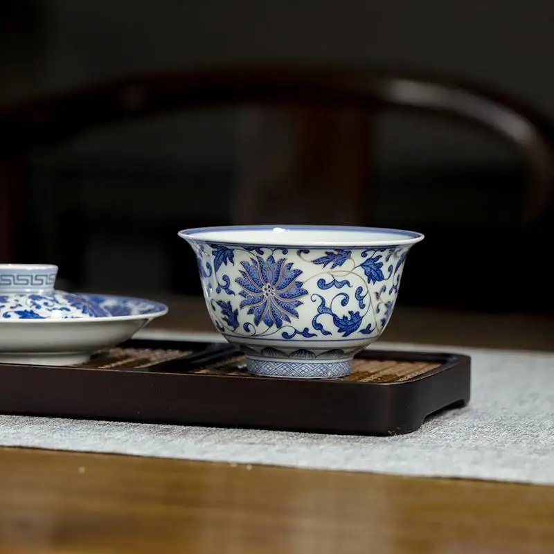 Цзиндэчжэнь синий и белый шелковый блокировочный ответвление Гайвань Ховер чаша