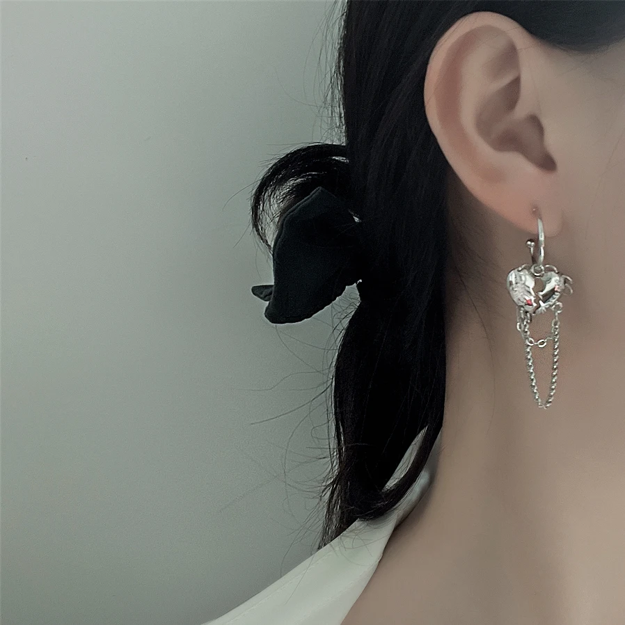 

Coconal Punk Women Hiphop Metal Broken Peach Heart Earrings Korean Fashion Ear Rings Jewelry Vintage Chain Tassel Earings Bar
