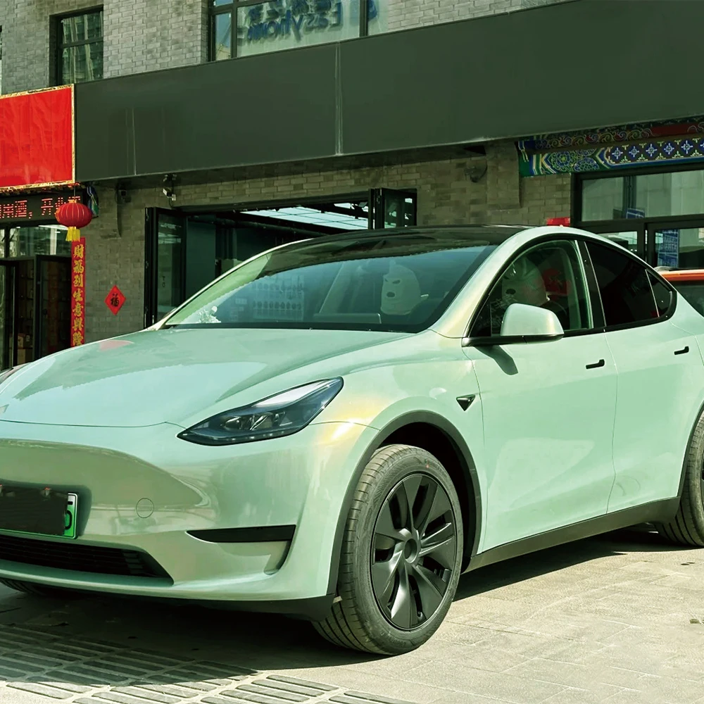 Фото Пленка для оклейки авто Platinum Silver Green: виниловая пленка ПВХ для изменения цвета, без пузырьков, для декора автомобиля №1