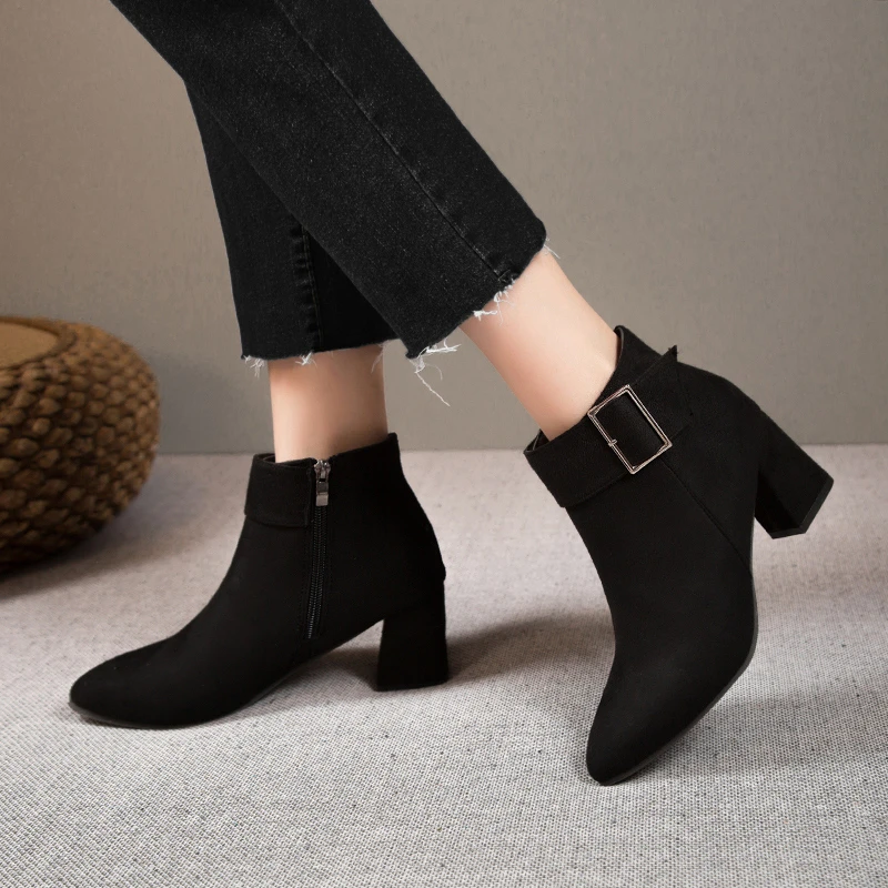 

Осень-зима 2023 новые ботильоны с острым носком на молнии на среднем каблуке модные повседневные однотонные замшевые женские короткие ботинк...