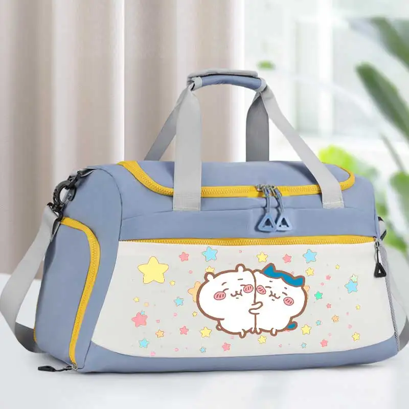 Фото Спортивная сумка Chiikawa большой вместимости Hachiware Usagi Momonga, деловая дорожная сумка через плечо с разделением на сухую и влажную зоны, подарок №2