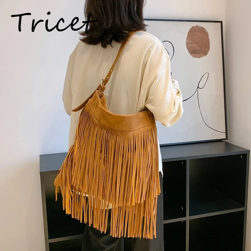 

Женские сумки на плечо из искусственной замши с кисточками, однотонные ретро сумки для женщин, мягкая Вместительная женская сумка через пле...