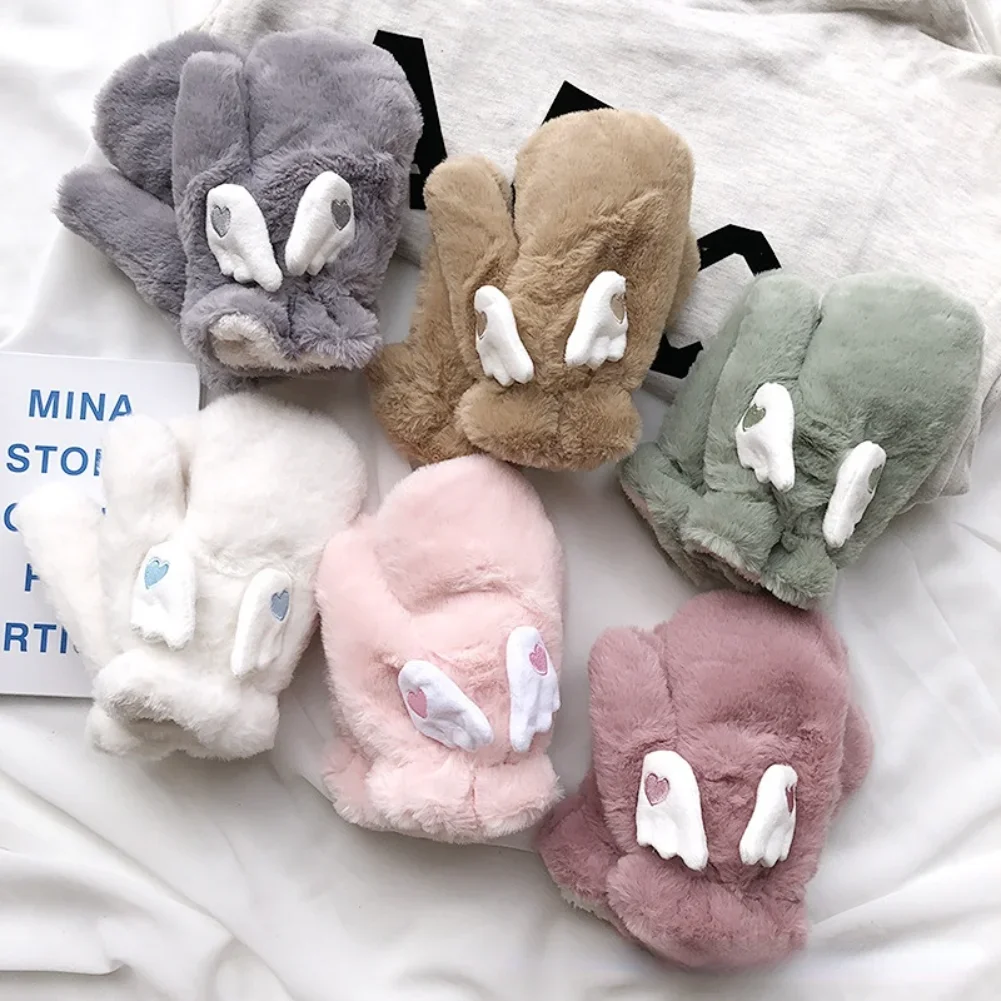 Рисунок 2 - Творческие перчатки с крыльями