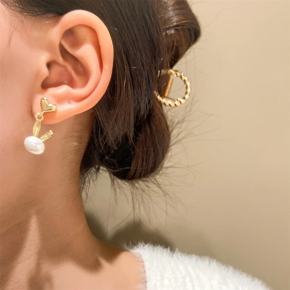 

Ins Pearl Rabbit Earrings Female Fashion Luxury Personality Temperament Love Earrings Sweet Lovely Earrings Fashion 2023