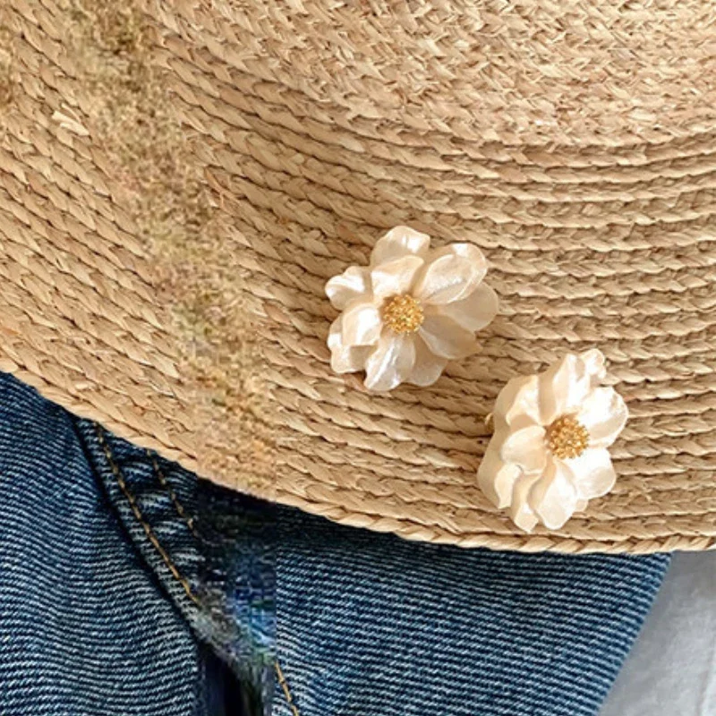 Женские темпераментные серьги в виде цветов