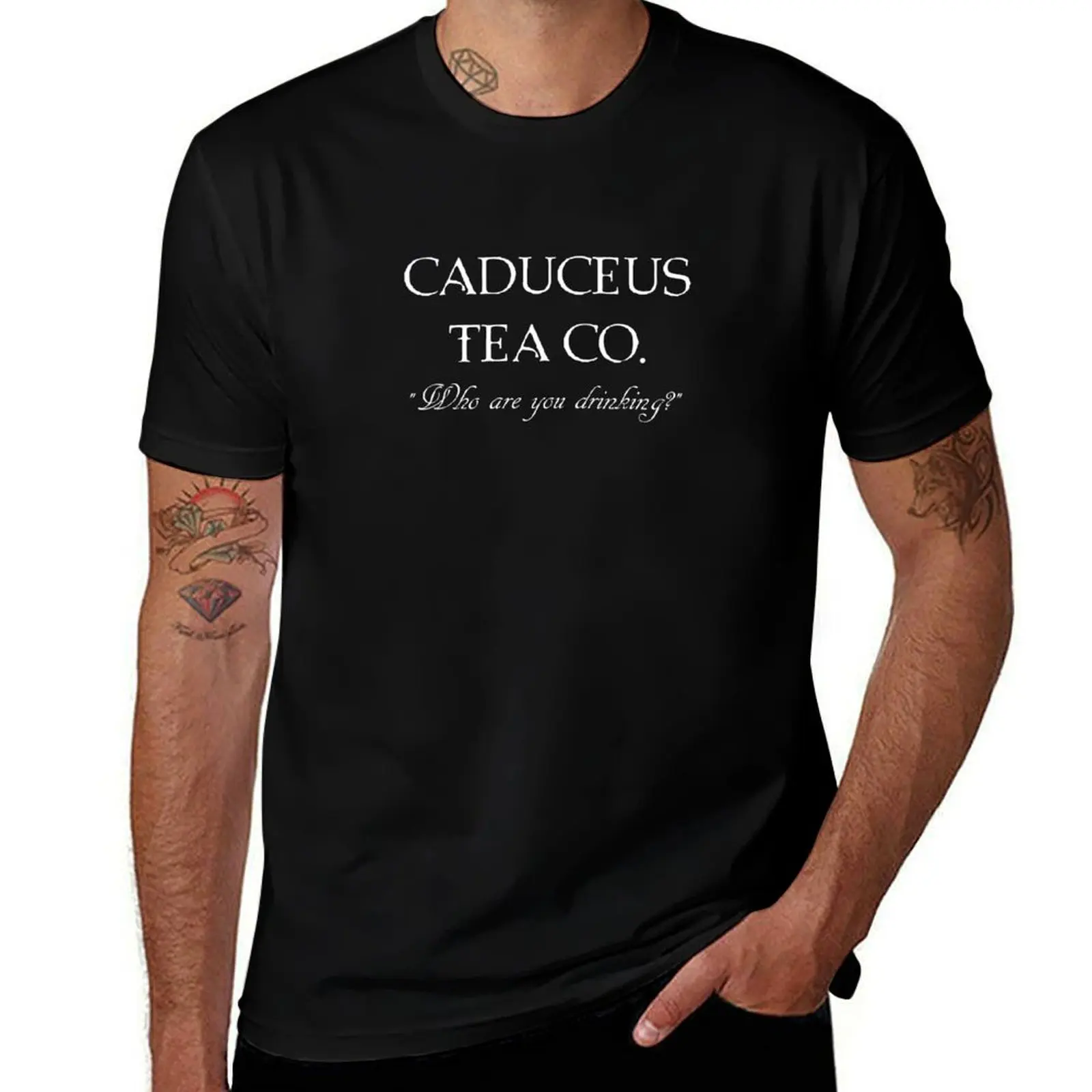Фото Футболка CADUCEUS TEA CO. Спортивная повседневная хлопковая футболка с коротким рукавом.