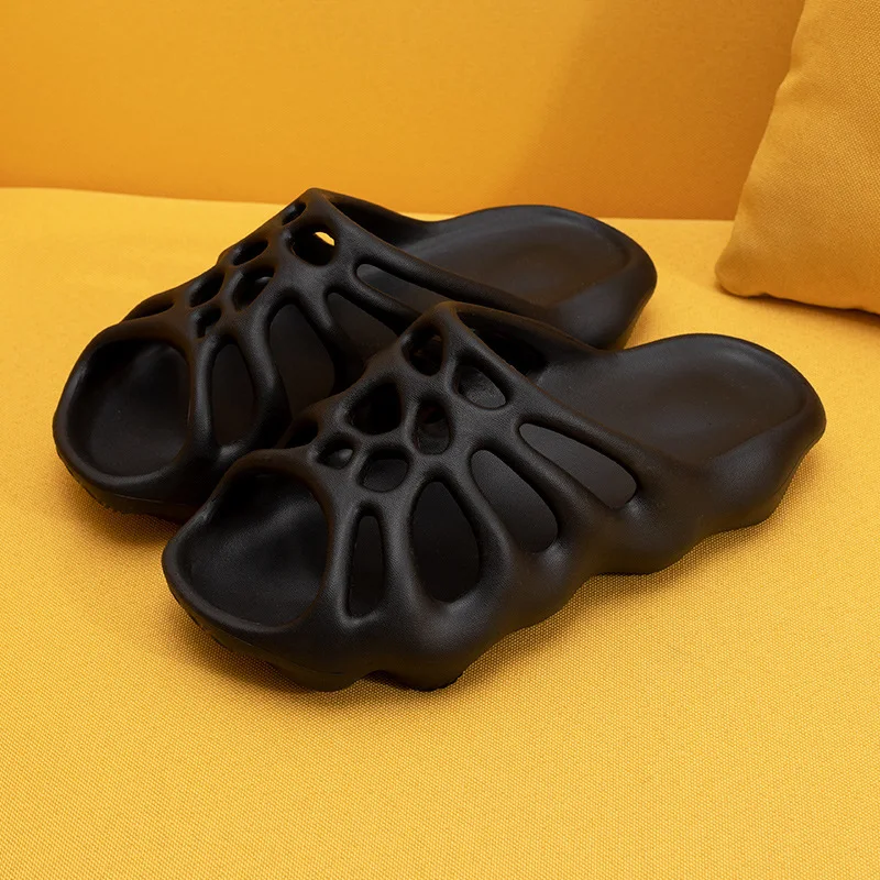 Hot Sale Men and Women for Lovers Summer Shoes Slippers Indoor Home Hole Thick EVA Sole Beach Skull Sandals Slides Couple Shoes
