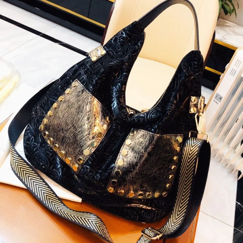 Большая вместительная сумка через плечо из мягкой кожи с тиснением женская новая