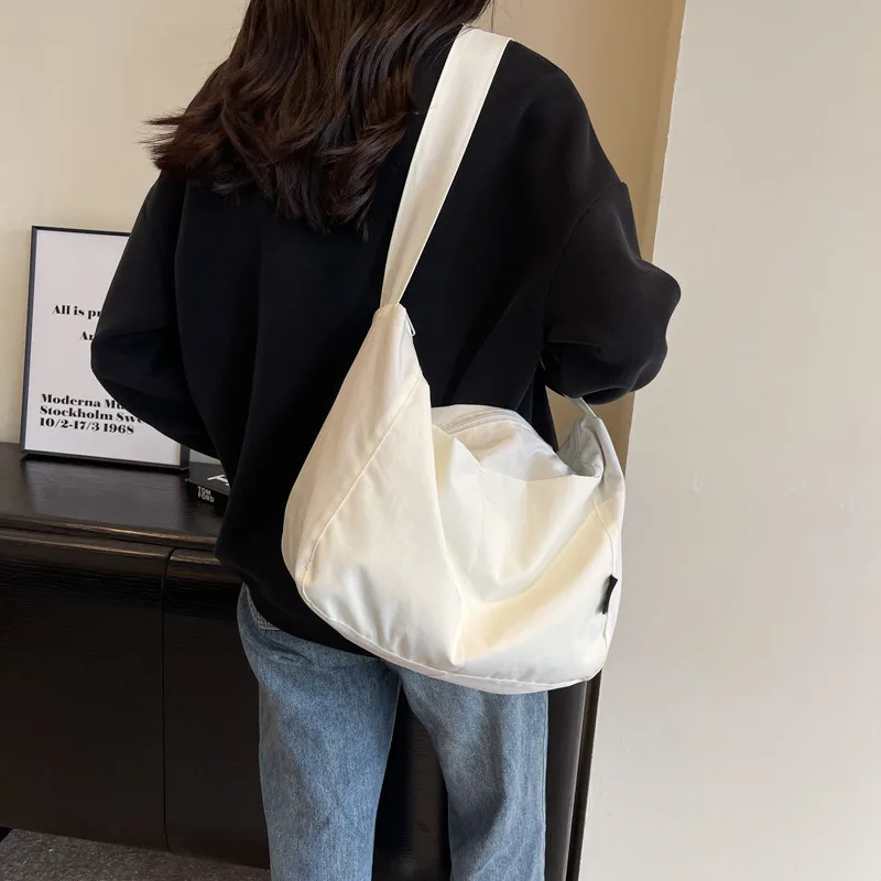 Простая и универсальная водонепроницаемая нейлоновая повседневная сумка на