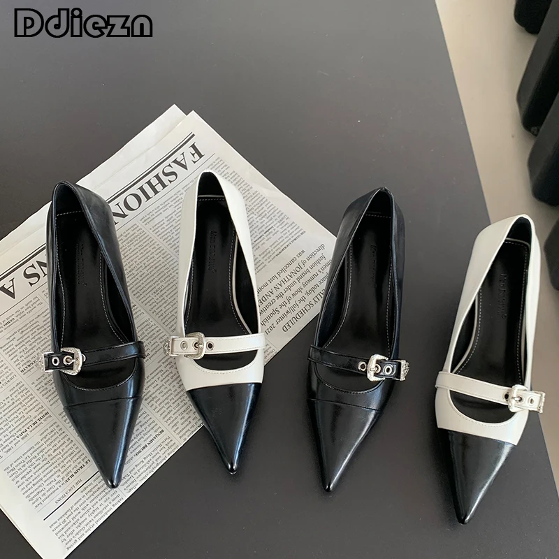 

Женские босоножки с ремешком на пятке с острым носком и пряжкой