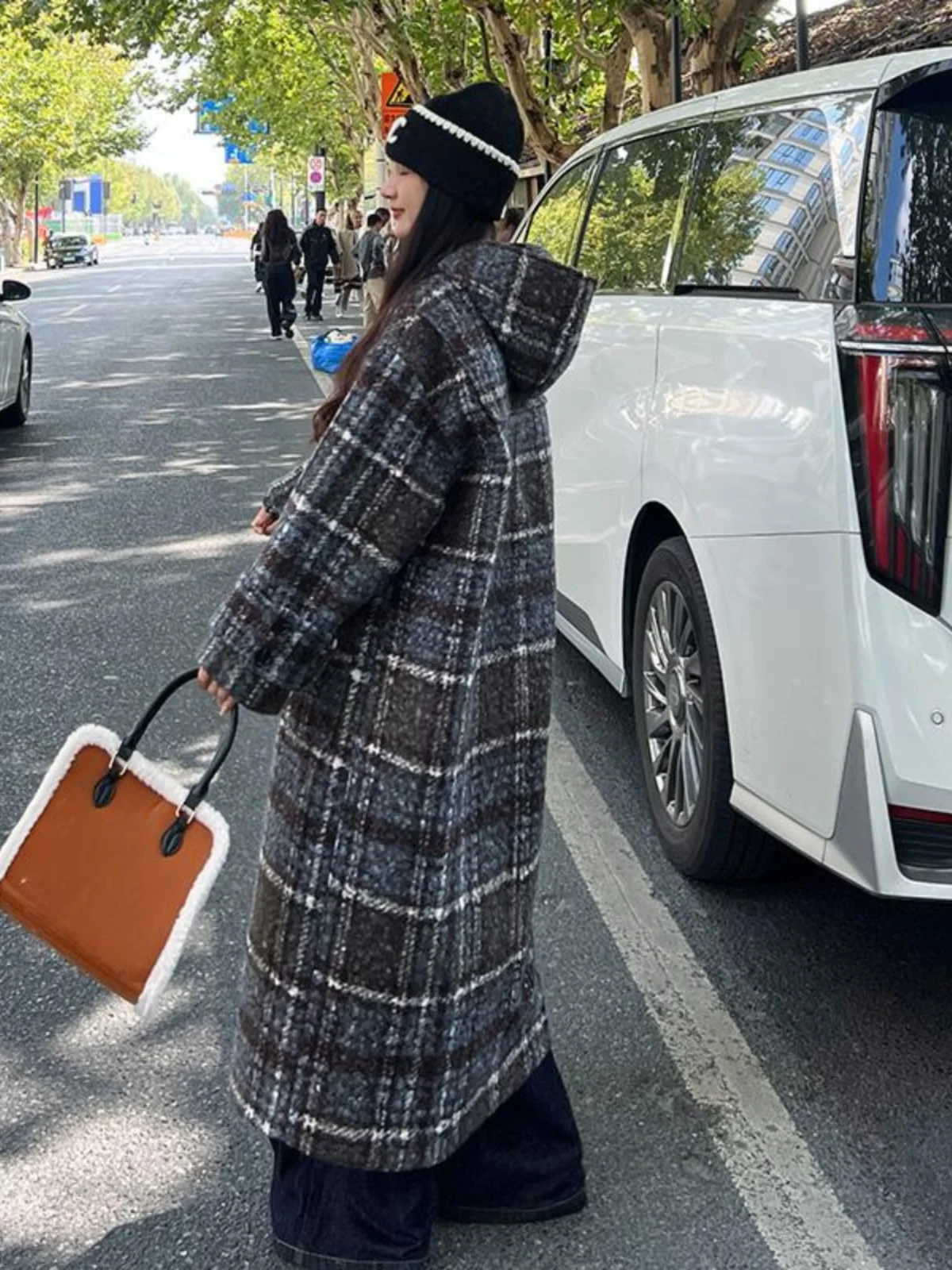 Женский дафлкот в клетку контрастного цвета стиле ретро новинка 2024 корейская