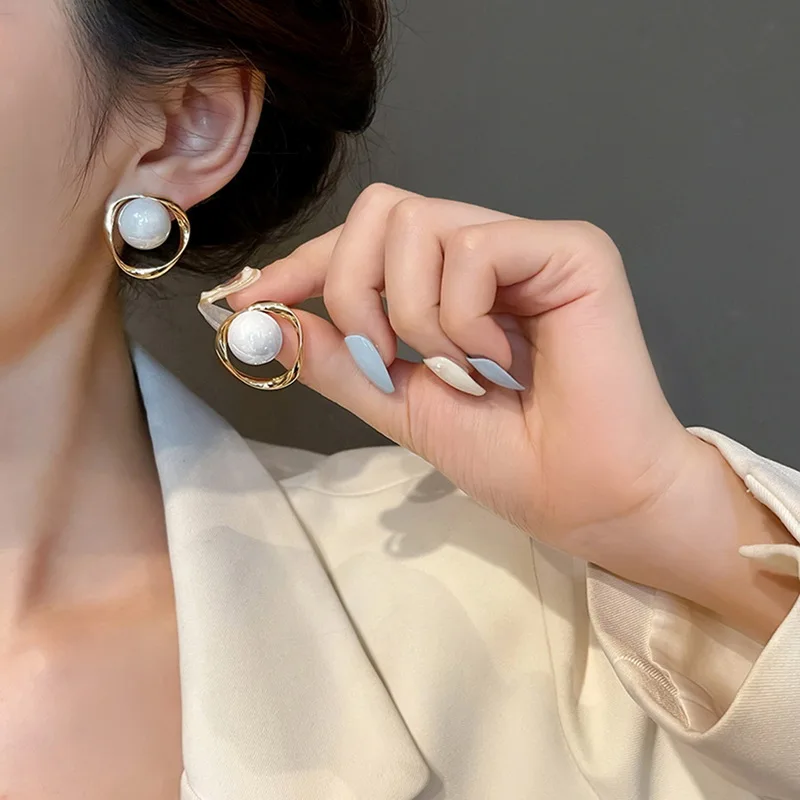 

Vintage Pearl Earrings 2022 New for Women Irregular Round Geometric Stud Earring Fashion Korean Delicate Pearl Earrings Jewelry