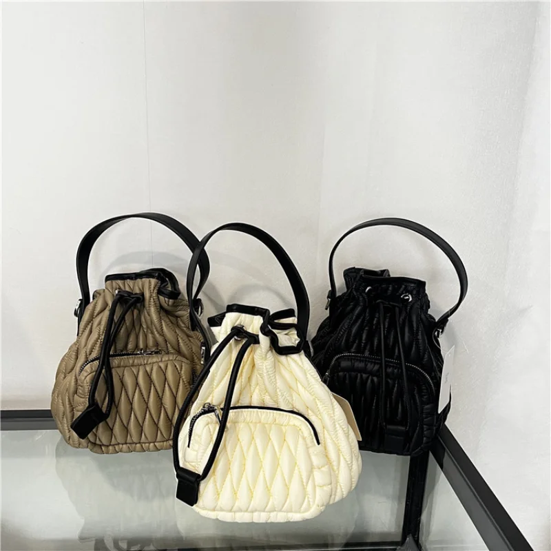 

2023 New Autumn Winter Plush Casual Simple Drawstring One Shoulder Crossbody Bag Women's Fashion Retro Design Versatile Handbag