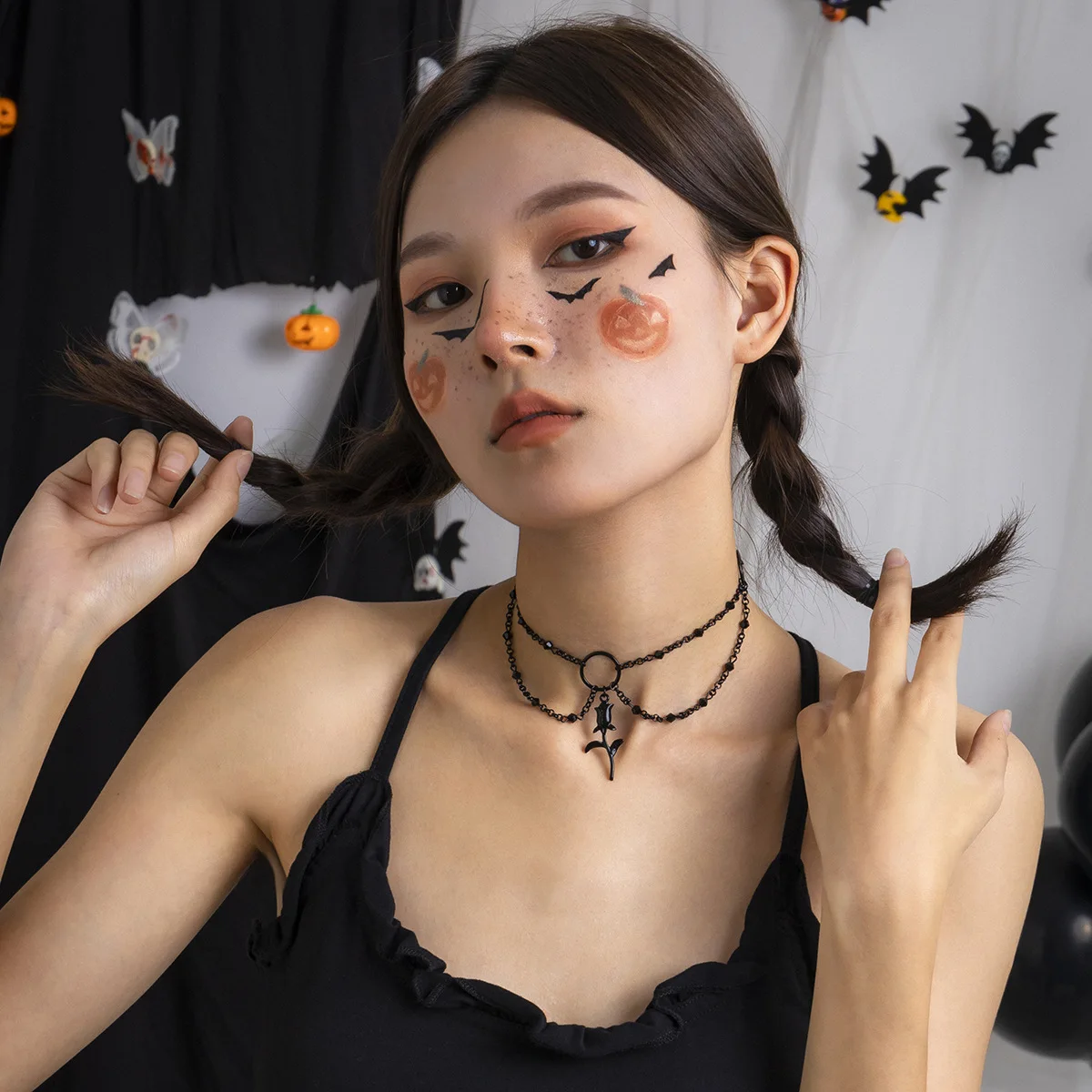Jewelry retro minimalist black rose collarbone chain Halloween imitation crystal tassel necklace for women
