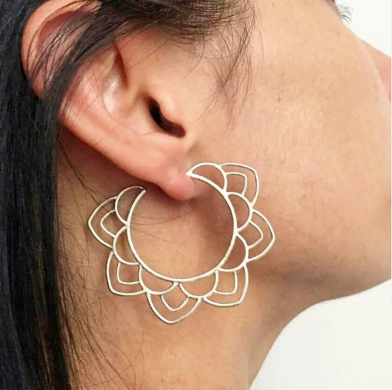 

Exquisite Hollow Flower Drop Earrings for Women Ear Jewelry Gift