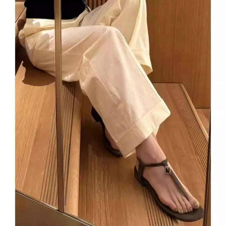 Сапфирово-синие бархатные женские босоножки с открытым носком. Минималистичные