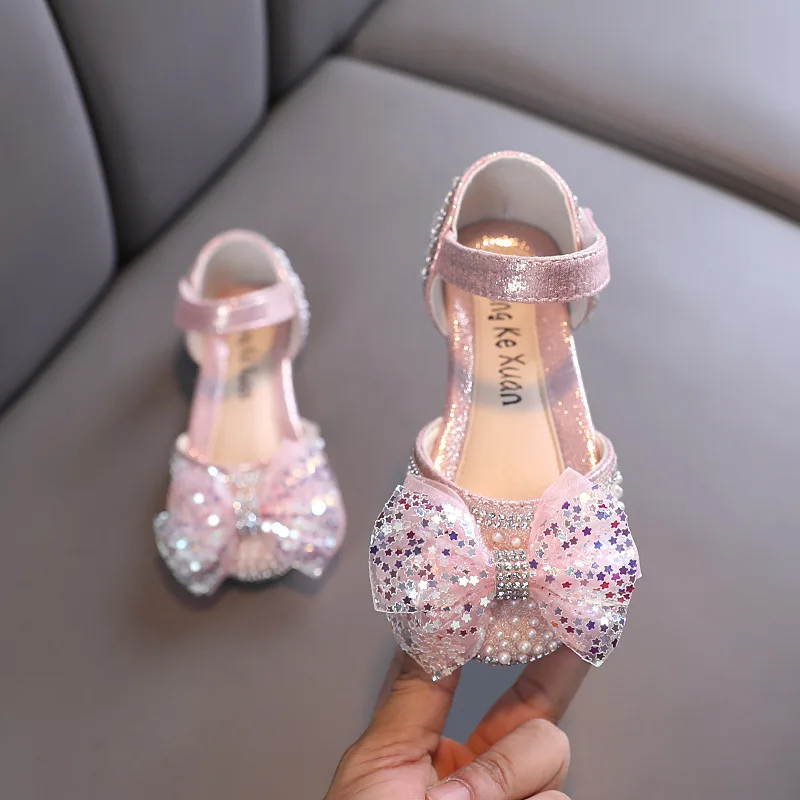 Sequins Pearl Bow Princess Sandals Summer New Little Girl Fashion Bling Wedding Party Dance Sandals Soft Flat Sandals