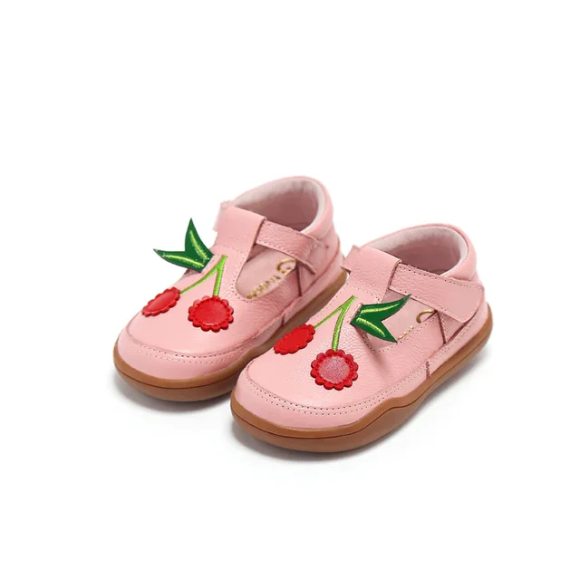 Five Grain Beans 2023 New Girls' Soft Sole Little Girls' White Fashionable Breathable Hollow Cherry Leather Shoes 2