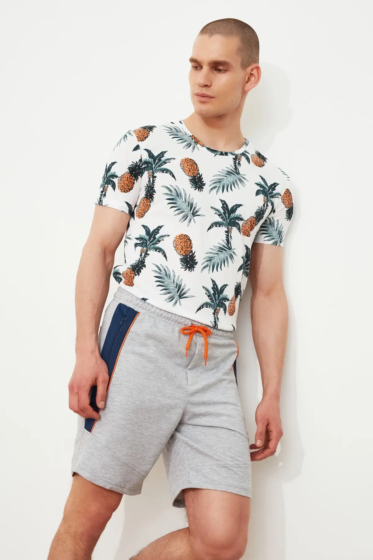 

Trendyol Men 'S Regular Fit Shorts & Bermuda TMNSS21SR0367