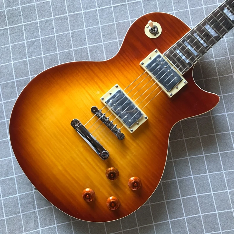 

Classic electric guitar, selected tiger skin Maple surface, selected solid wood, good sound, good feel, free delivery to home.