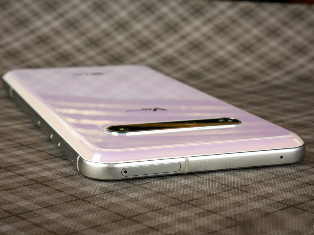 Смартфон LG V60 ThinQ 5G 8/128ГБ global Б/у