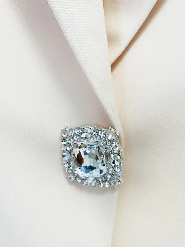 Рисунок 6 - Женский брючный костюм