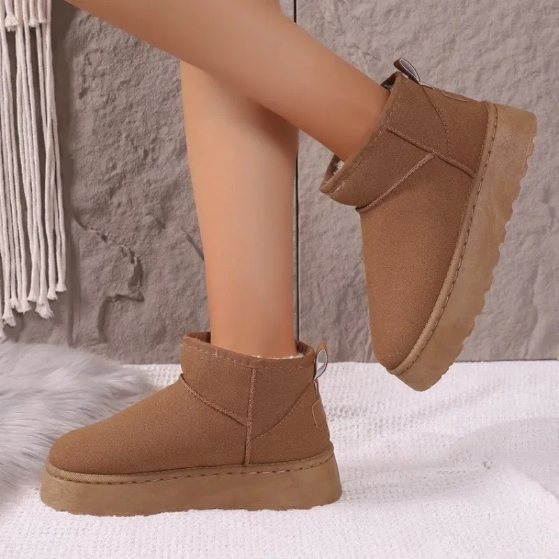 Женские зимние ботинки на толстом плюшевом меху цвета в ассортименте