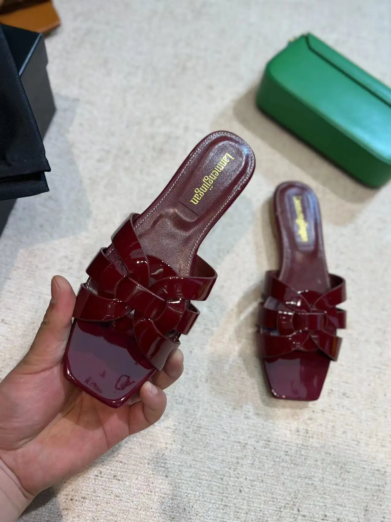 Classic square head flat bottom full leather slippers, cowhide upper, sheepskin lining, high-end fashion and comfortable sandals