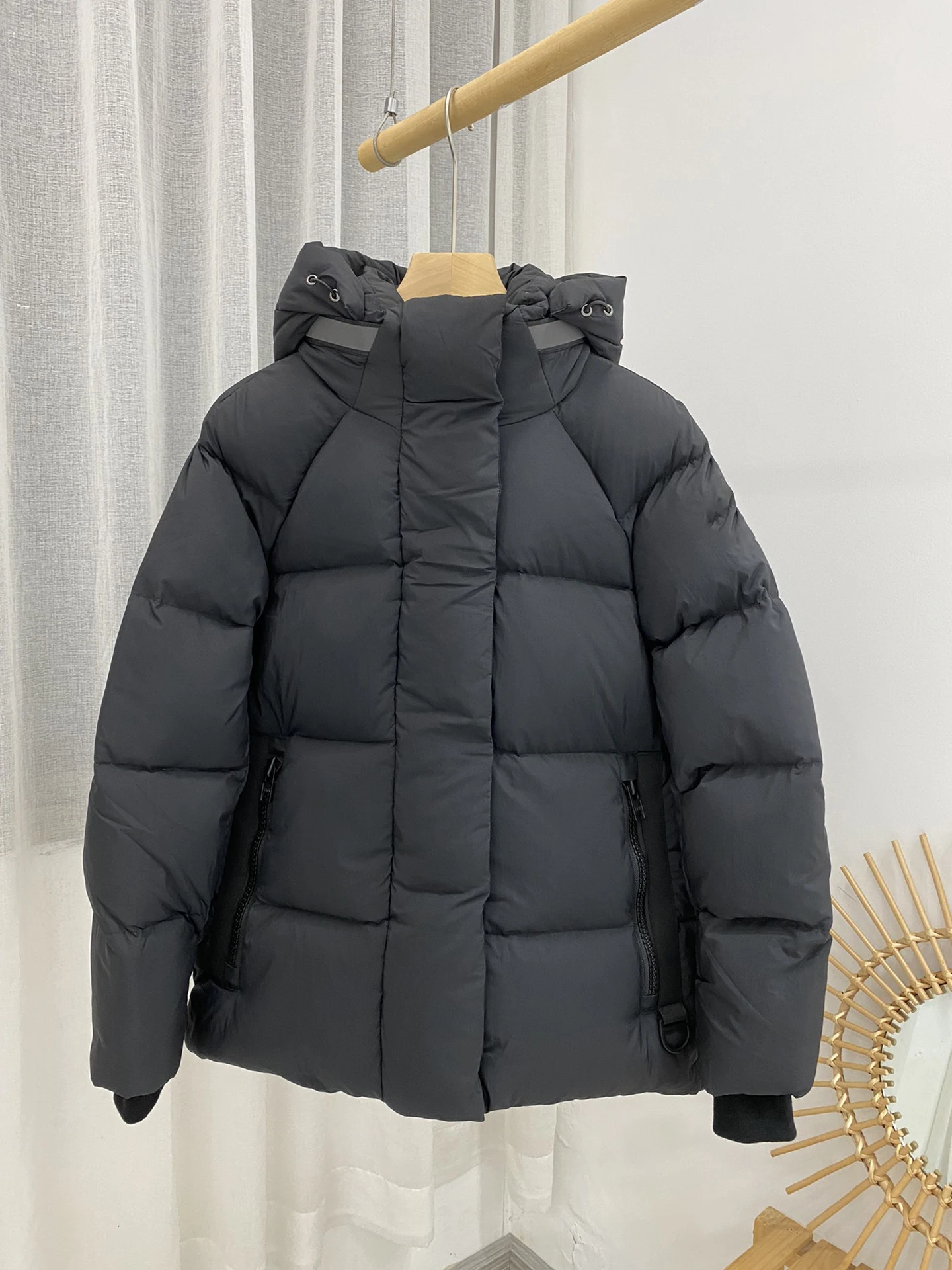 New Canada Women's Hooded Short Down Jacket 2022 Winter Men's Loose Casual Thick Warm Goose Down Coat