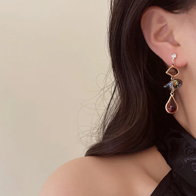 

French Oil Painting Style Retro Art Abstract Female Fashion Asymmetrical Design Korean Version Personality Earrings Tide