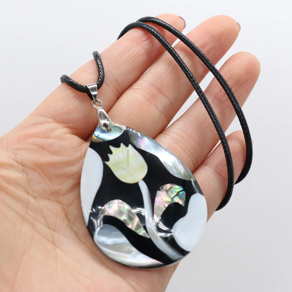 

Natural Shell Necklace The Mother Of Pearl Drop-Shaped Rose Flower Pendant Charms For Elegant Women Love Romantic Gift