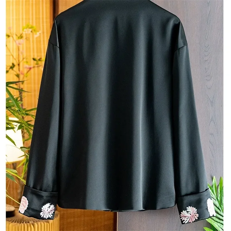 Свободное пальто в китайском стиле с вышивкой и пряжкой