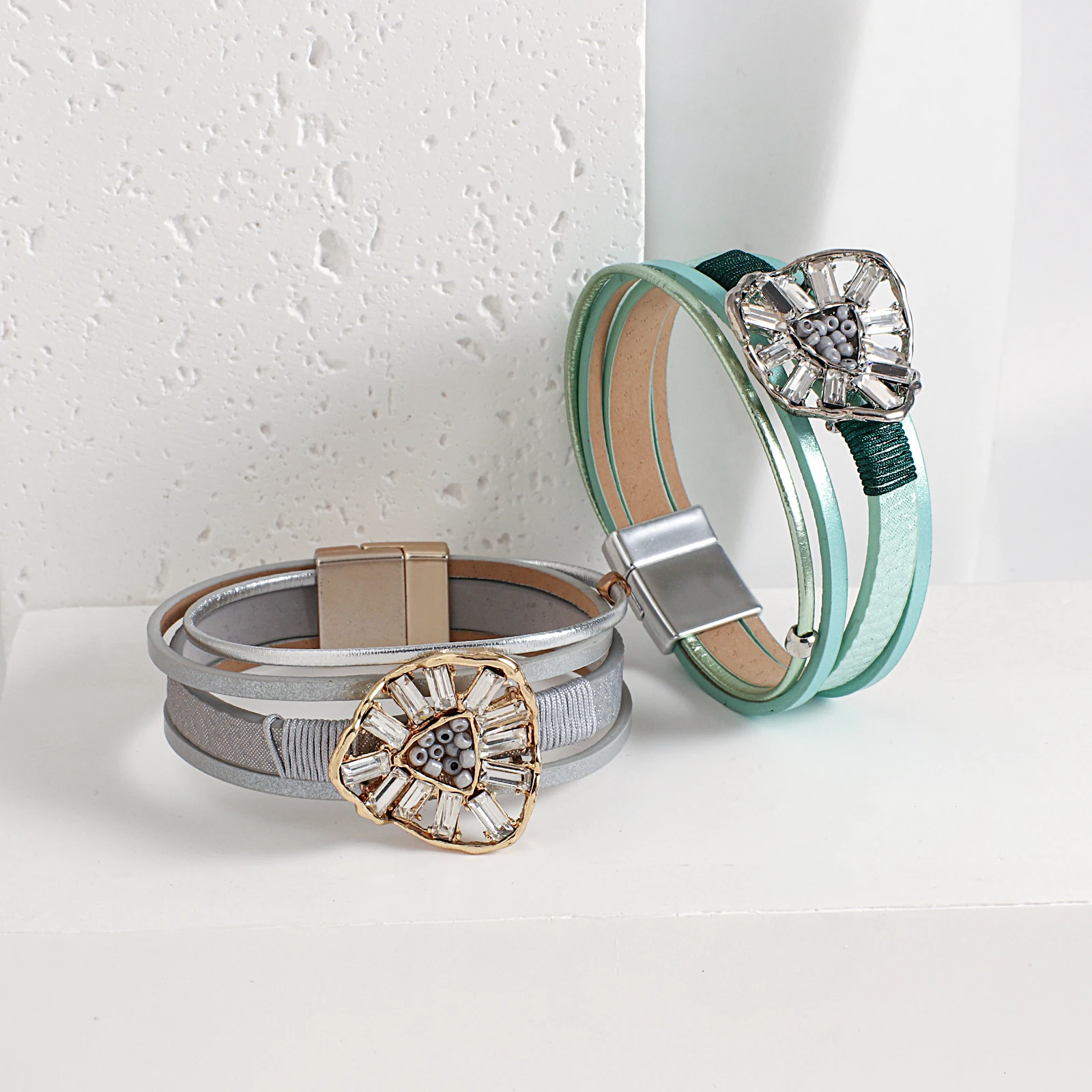 Браслет женский многослойный в богемном стиле с бусинами