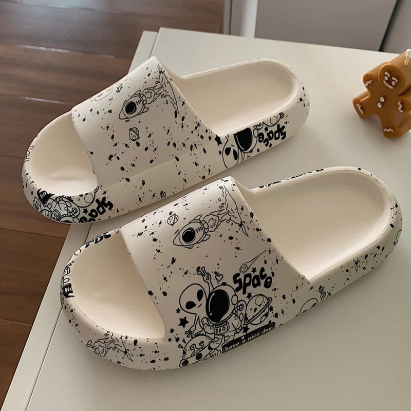 

Женские шлепанцы с мультяшным рисунком инопланетянина, уличные пляжные Нескользящие тапочки, сандалии для ванной комнаты, летняя новая женская обувь