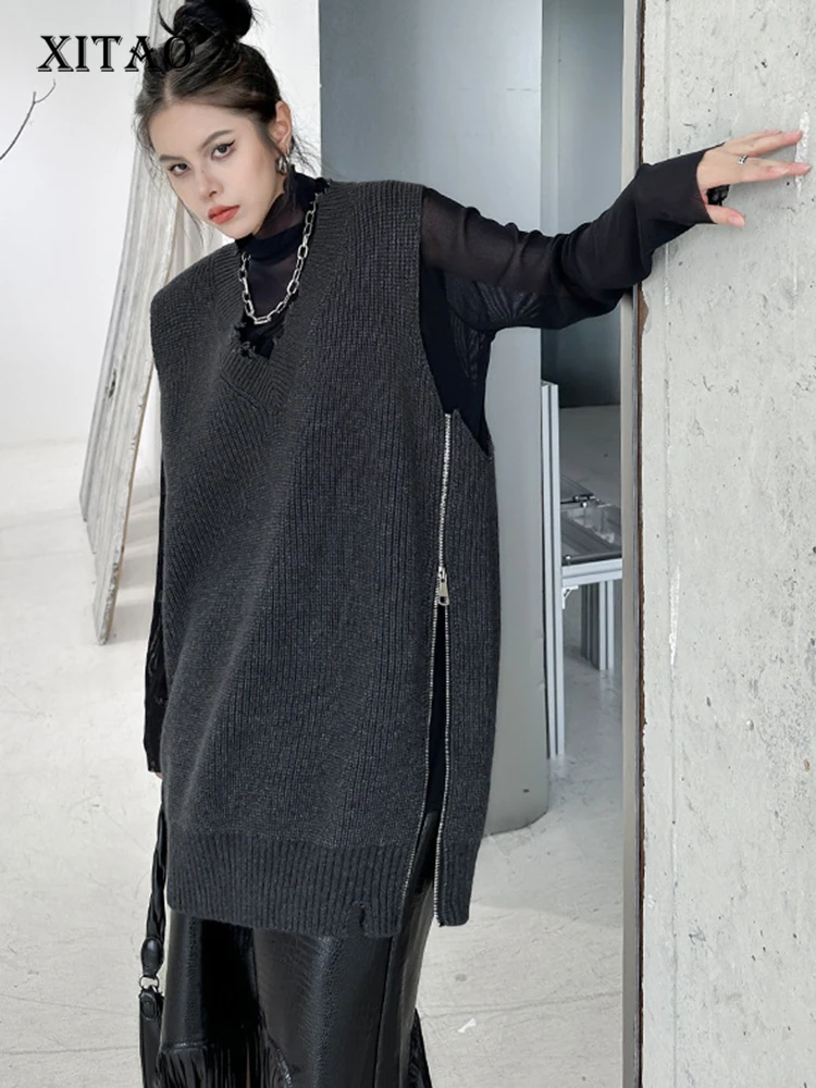 

XITAO V-neck Sleeveless Loose Sweater Casual Fashion Zippers Vintage Knitting Pullover 2023 Autumn Women New Sweater DMJ2656