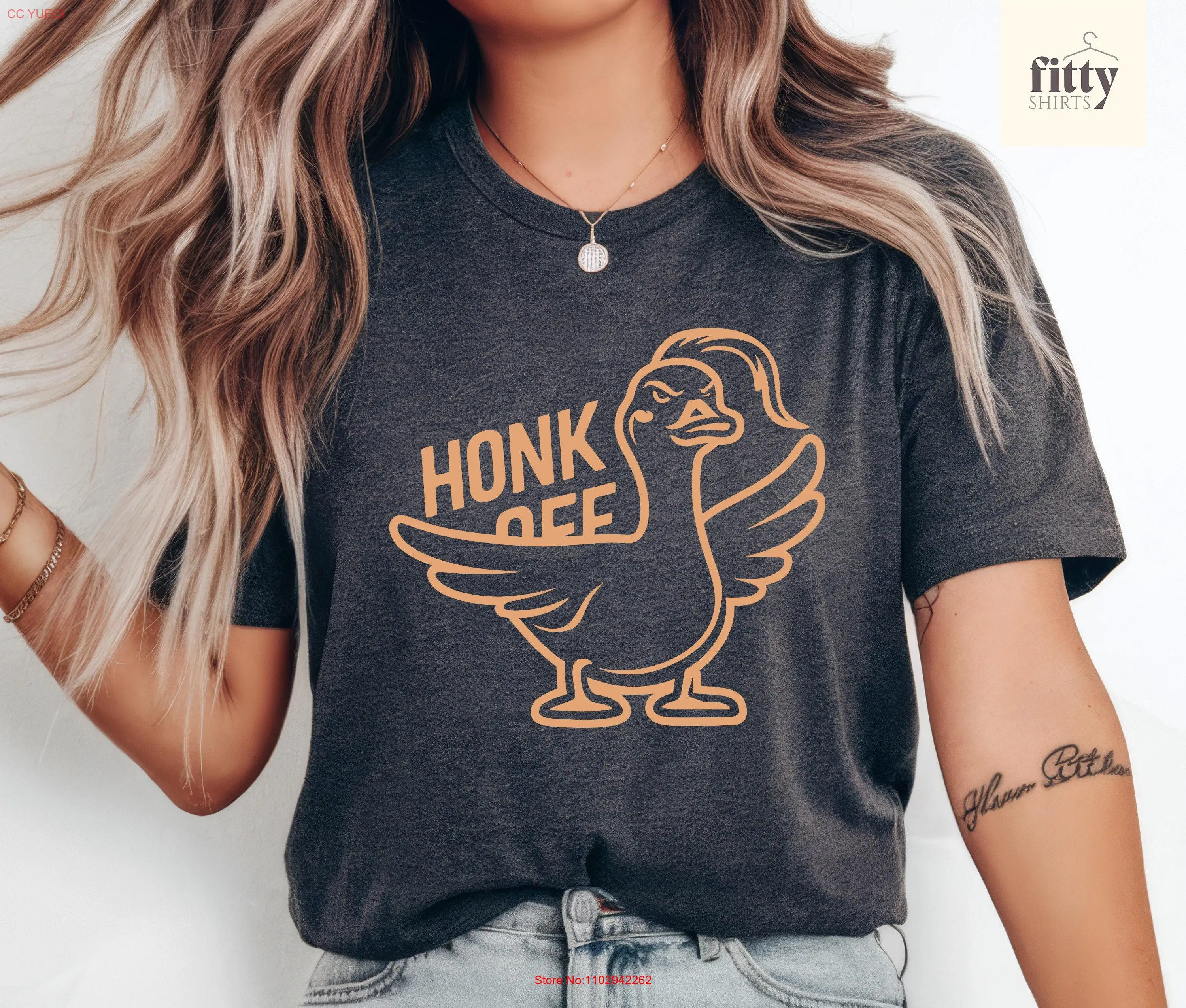 Модная женская футболка Мурашки по коже Silly Goose стильная идея с мемом выступает