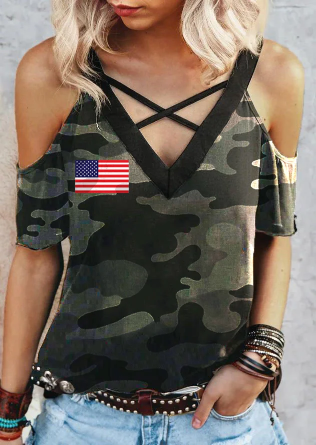 

Женская футболка с камуфляжным принтом и американским флагом