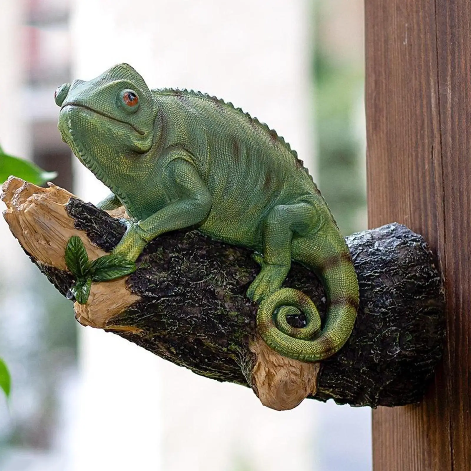 

Wall Mounted Resin Chameleon Figurine Craft Lizard Statue for Home Garden Outdoor Tree Decoration