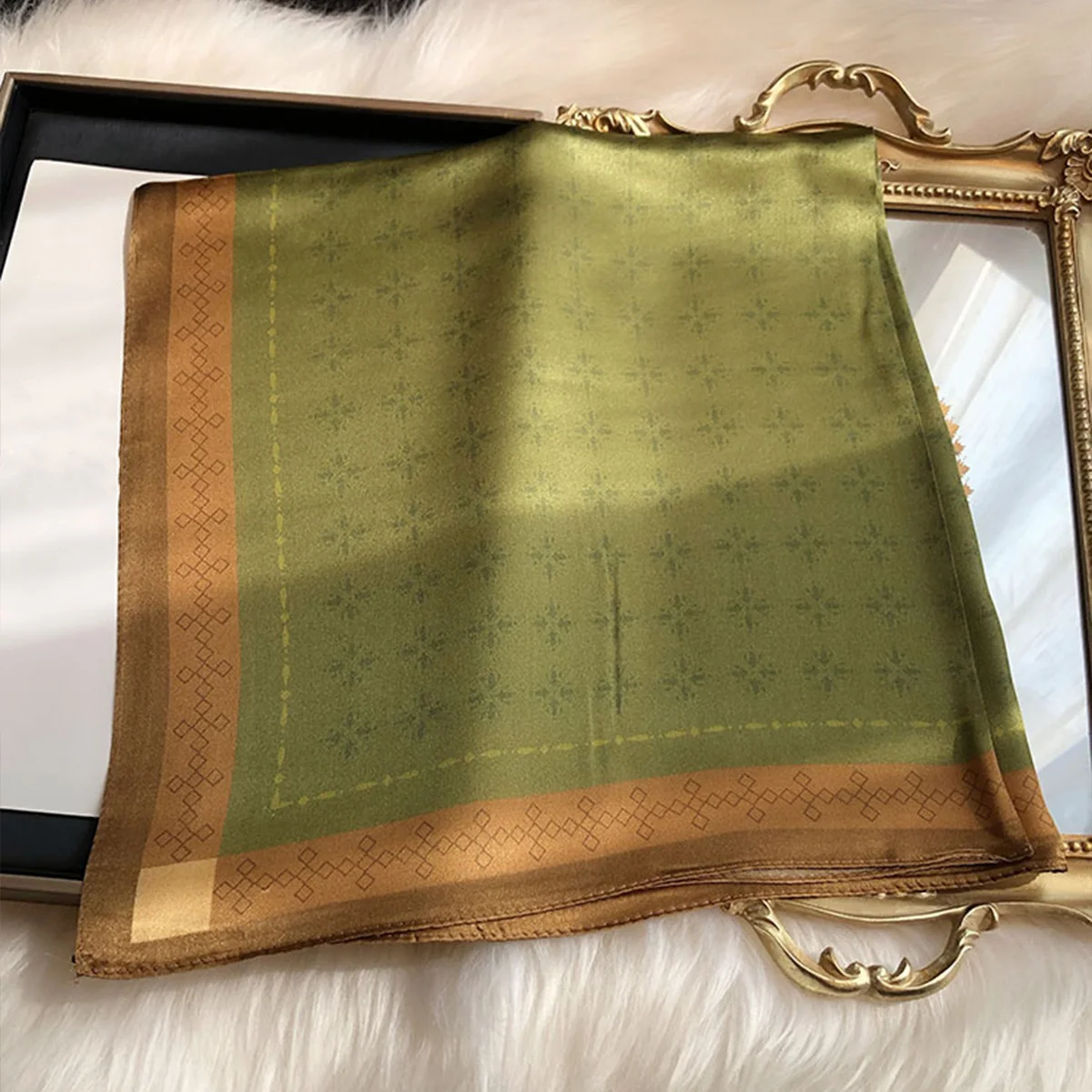 Темно-зеленый квадратный шарф с принтом простой цветочный узор простые имитации