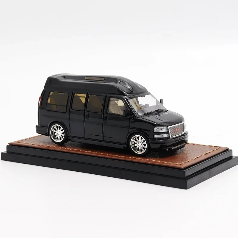 GOC 1:64 GMC SAVANA Black Limited800 Литая под давлением модель автомобиля