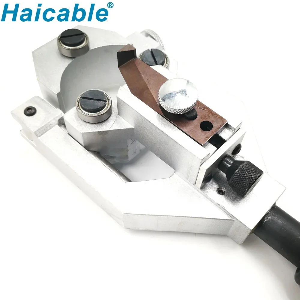 Инструмент для снятия изоляции и зачистки проводов полупроводниковых слоев