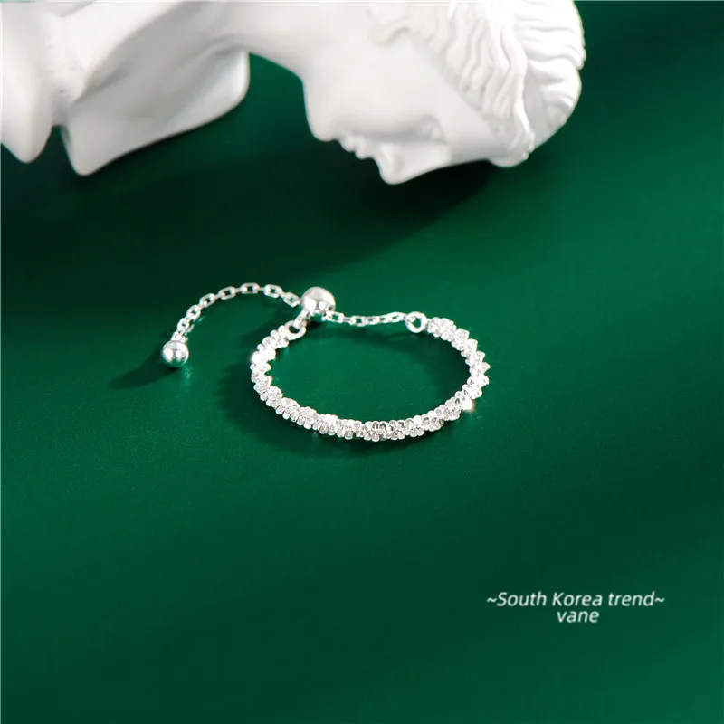 

Женское кольцо из серебра 925 пробы с геометрическим рисунком