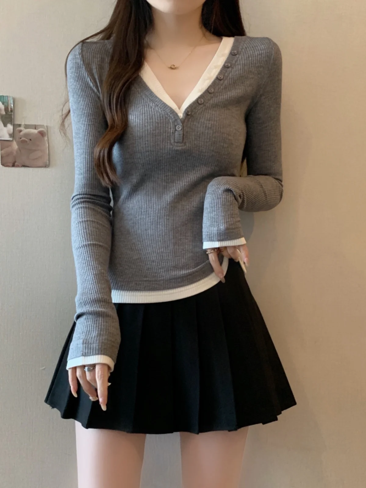 Autumn New Unique Beautiful Fake Two Pieces V-neck Knit Inner wear Plus size women clothing Chubby Girl Slim fit Base Top