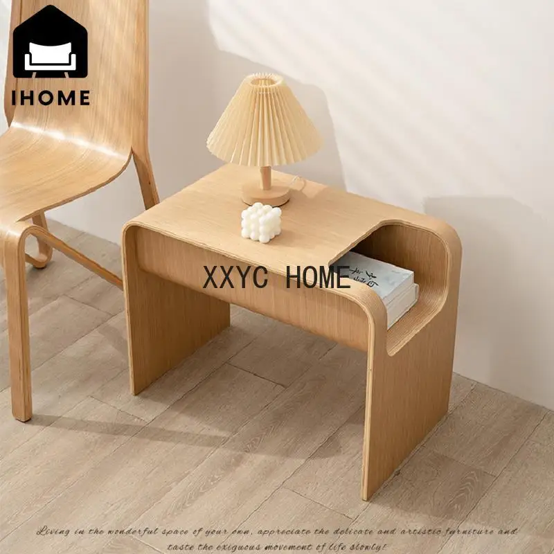 Скандинавский угловой столик из массива дерева для дивана дизайнерский