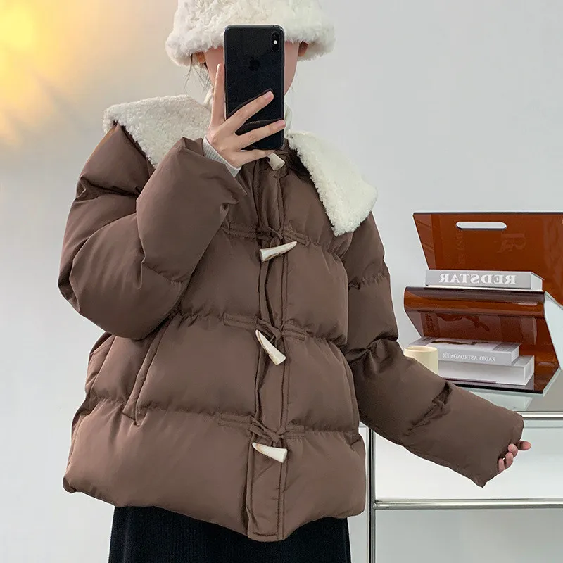 

Cotton Jacket Sweet Gril Doll Collar Horn Buckle Lamb Hair Stitching Fur Collar Bread Outer Wear 2022 Winter Coat Women JD2148