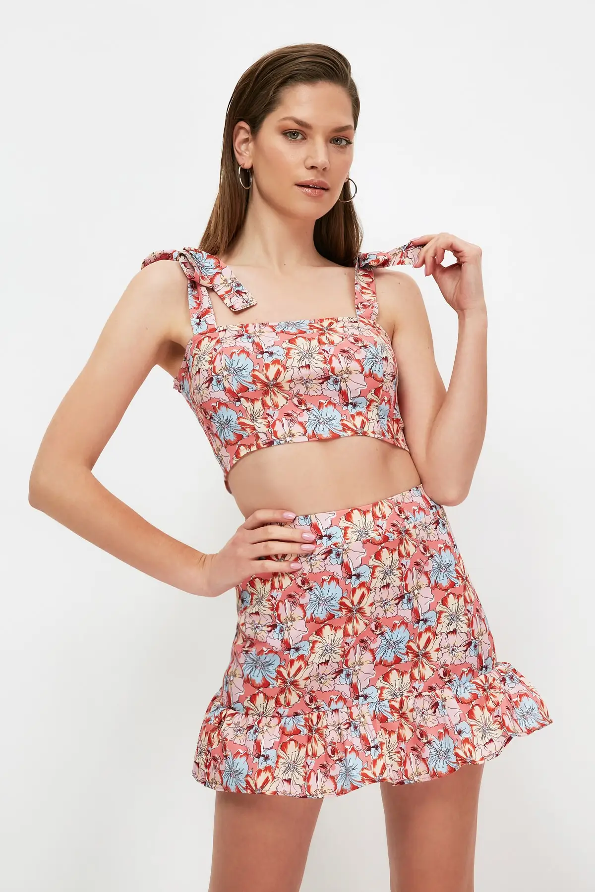 

Trendyol Colorful Flower Pattern Ruffle Detail Bottom-Top Suit TBESS21AU0458