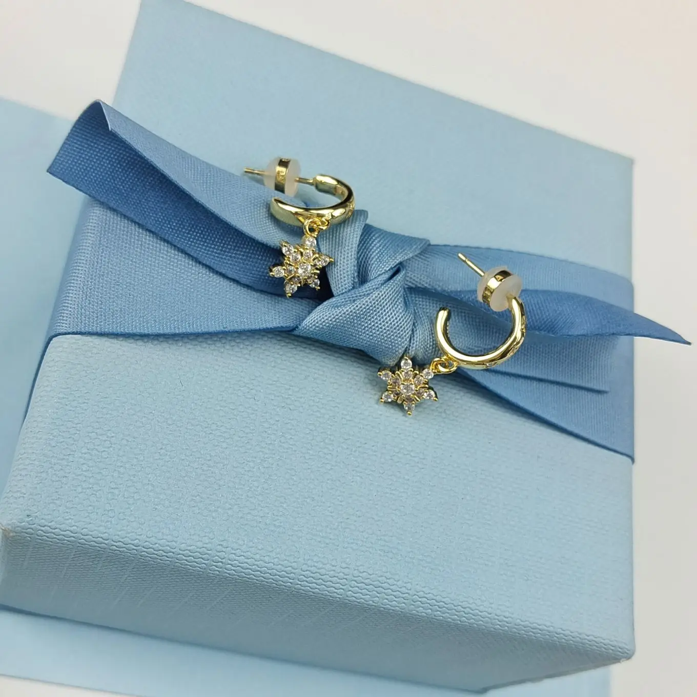 Серьги Starlight Snow Яркие элегантные серьги со снежинками из циркона с гвоздями