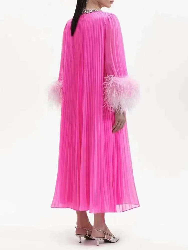 Женское плиссированное платье свободное с воротником-стойкой украшенное