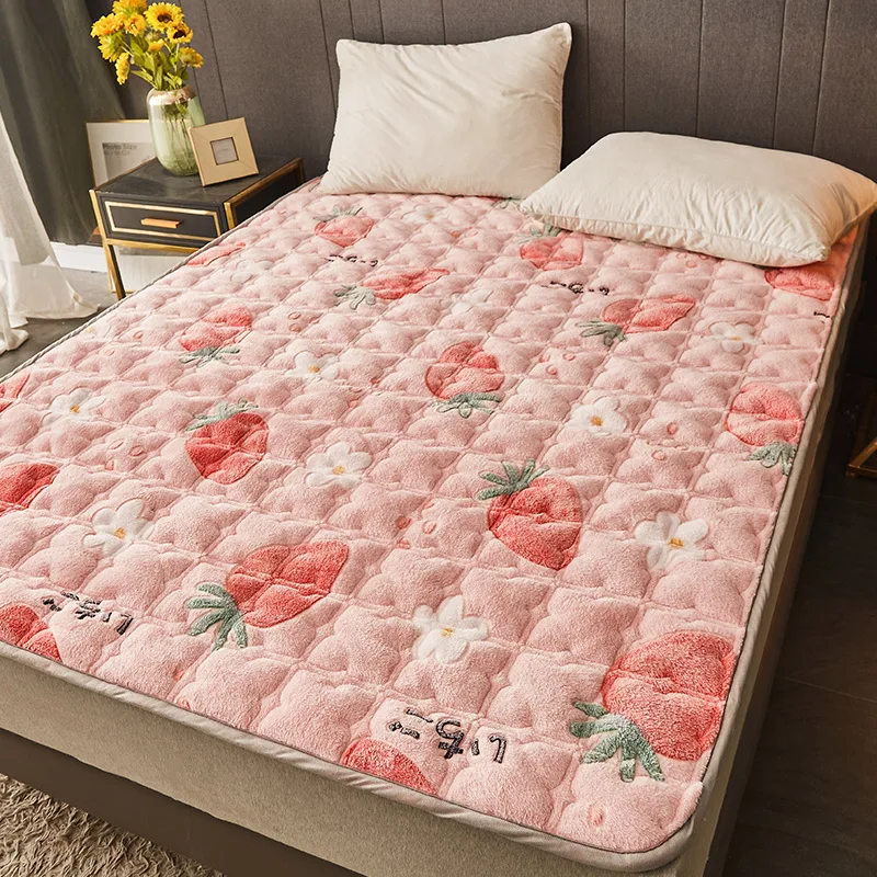 

Cartoon Strawberry Flannel Mattress Pad Machine Washing Non-slip Bedspread 1pcs Single Queen King Children Kids Bed Pad Mattress